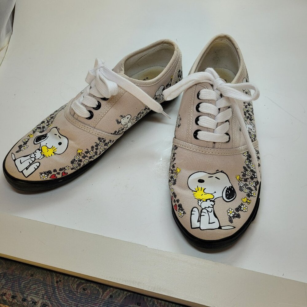 The Bradford Exchange Peanuts Snoopy canvas sneakers